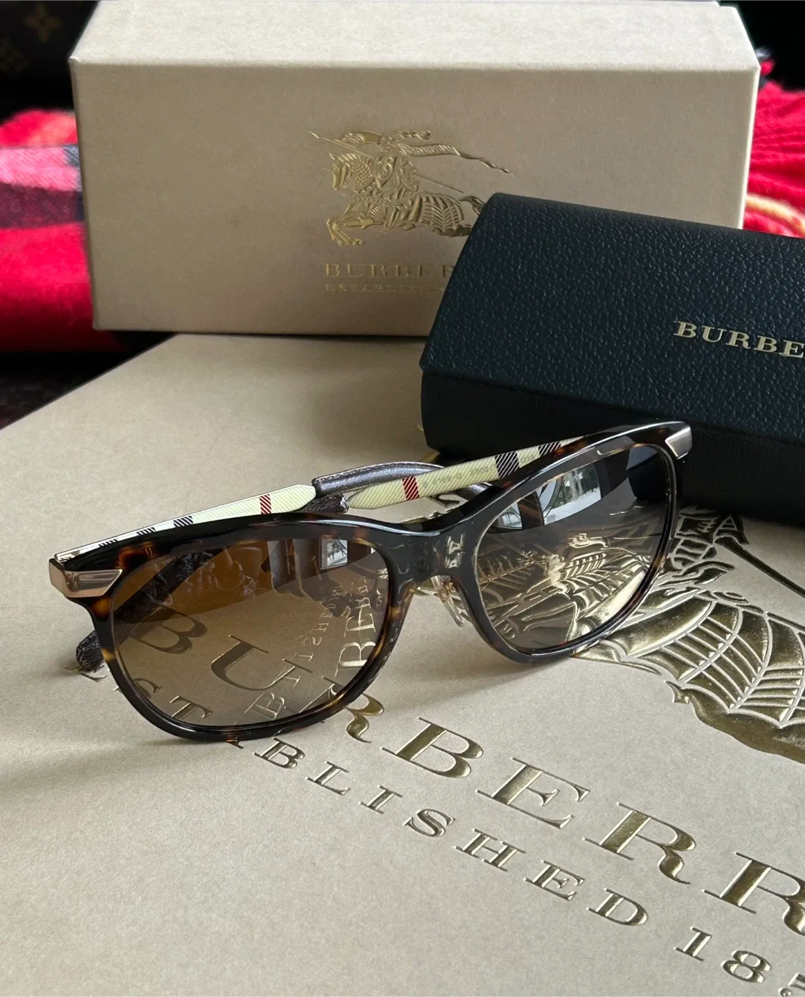Brown Burberry sunglasses thumbnail