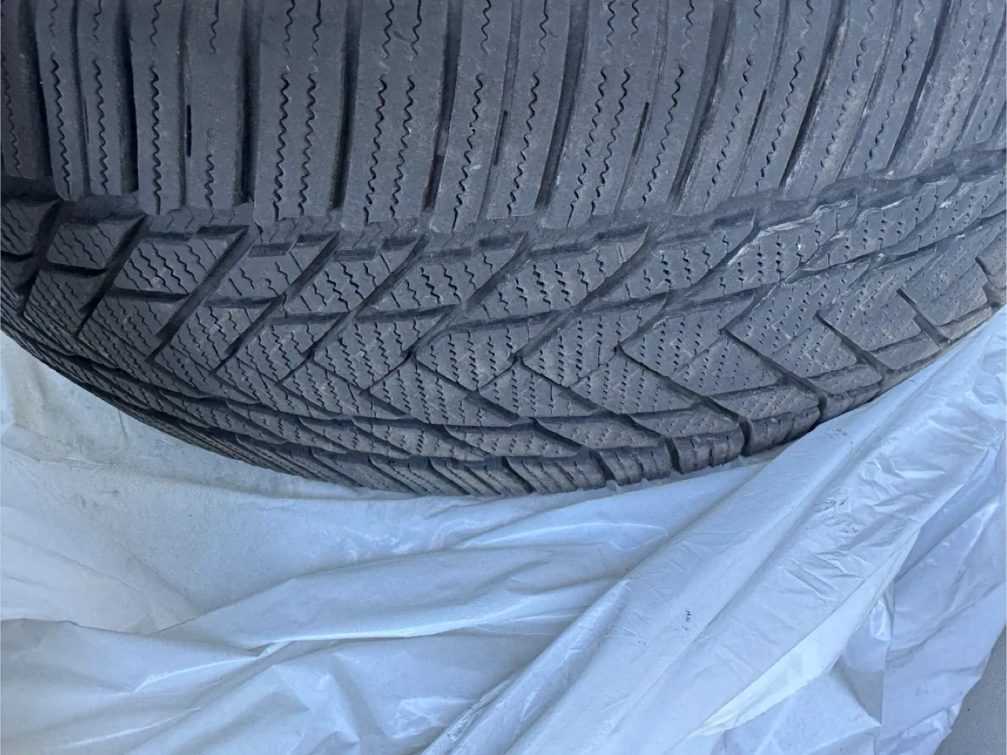 205/55R16 Winter Tires image indicator(4)