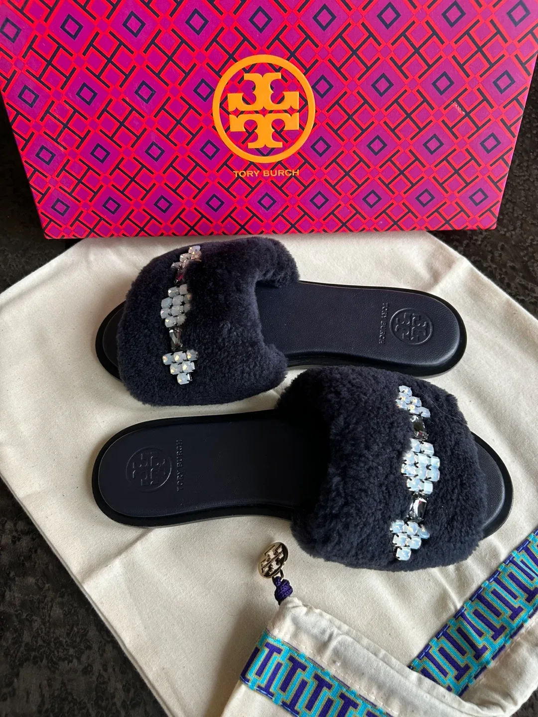 Tory Burch slides image indicator(3)