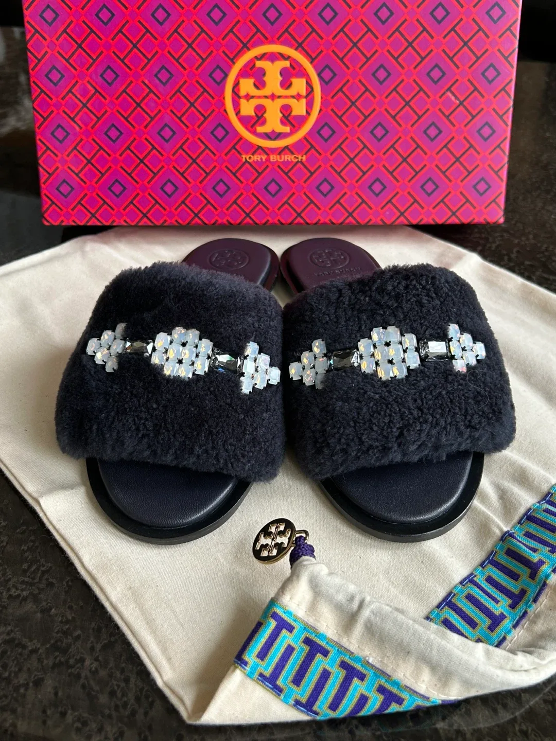 Tory Burch slides image indicator(2)