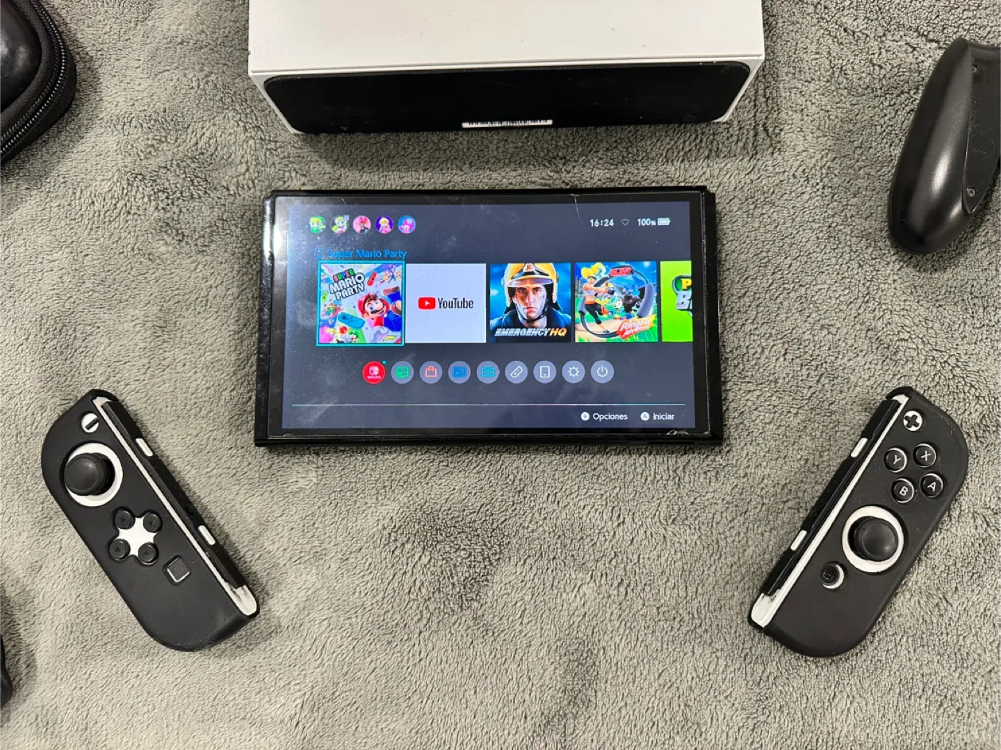 Nintendo Switch OLED Bundle! image indicator(2)