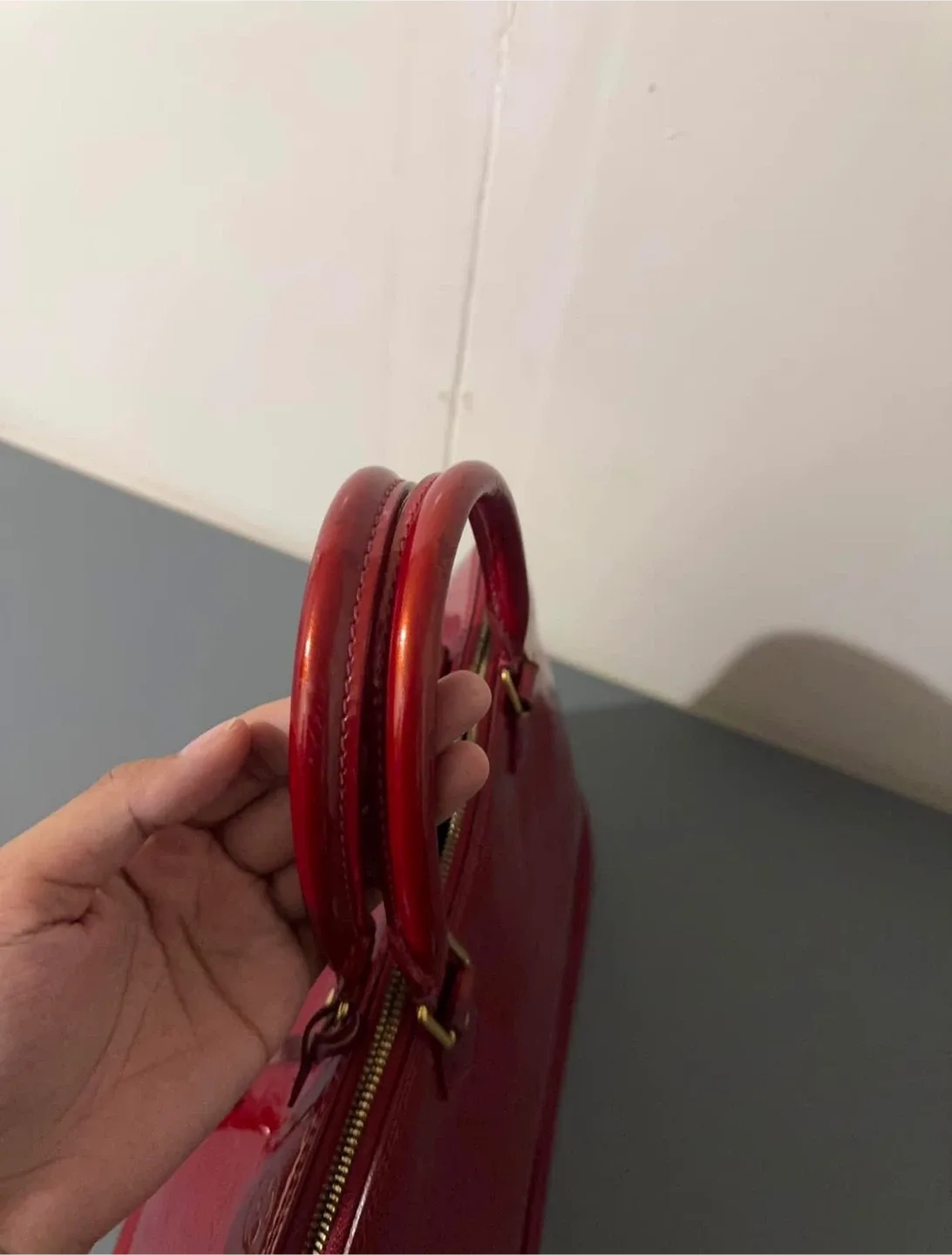 Louis Vuitton Alma GM Vernis Red image indicator(5)