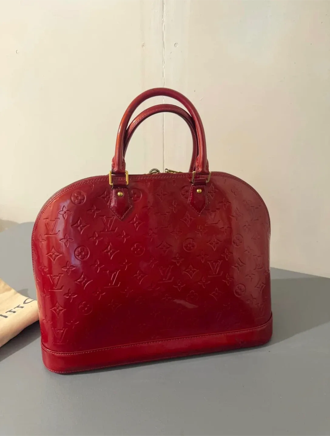 Louis Vuitton Alma GM Vernis Red image indicator(4)