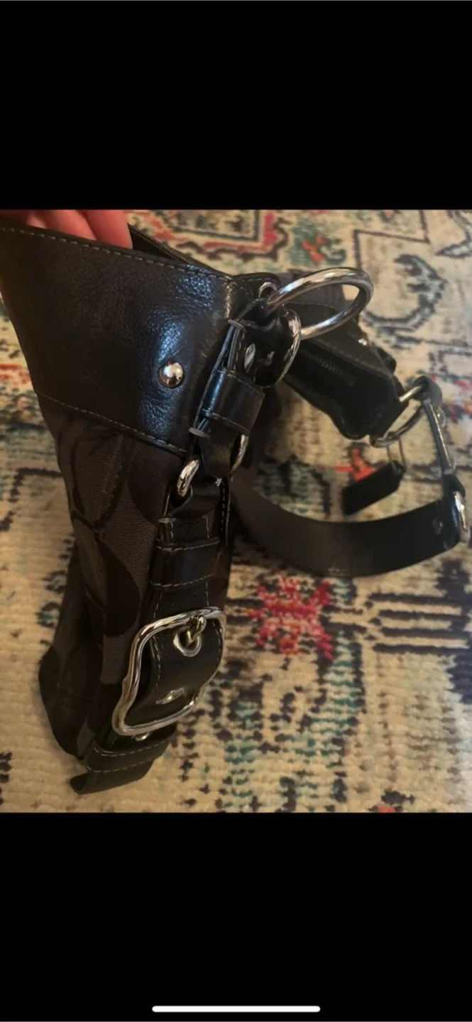 Zoe signature shoulder Coach bag image indicator(4)