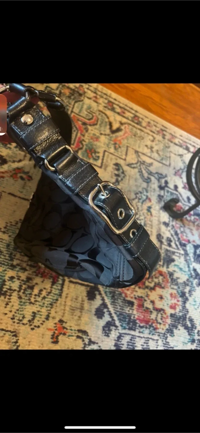 Zoe signature shoulder Coach bag image indicator(5)