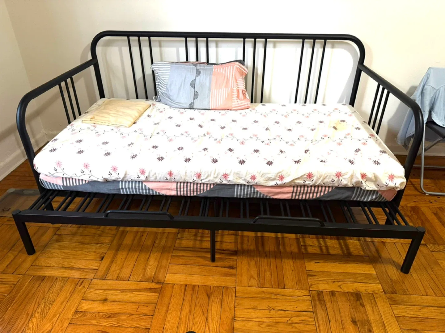 IKEA FYRESDAL Daybed Frame - Black, Twin image indicator(4)