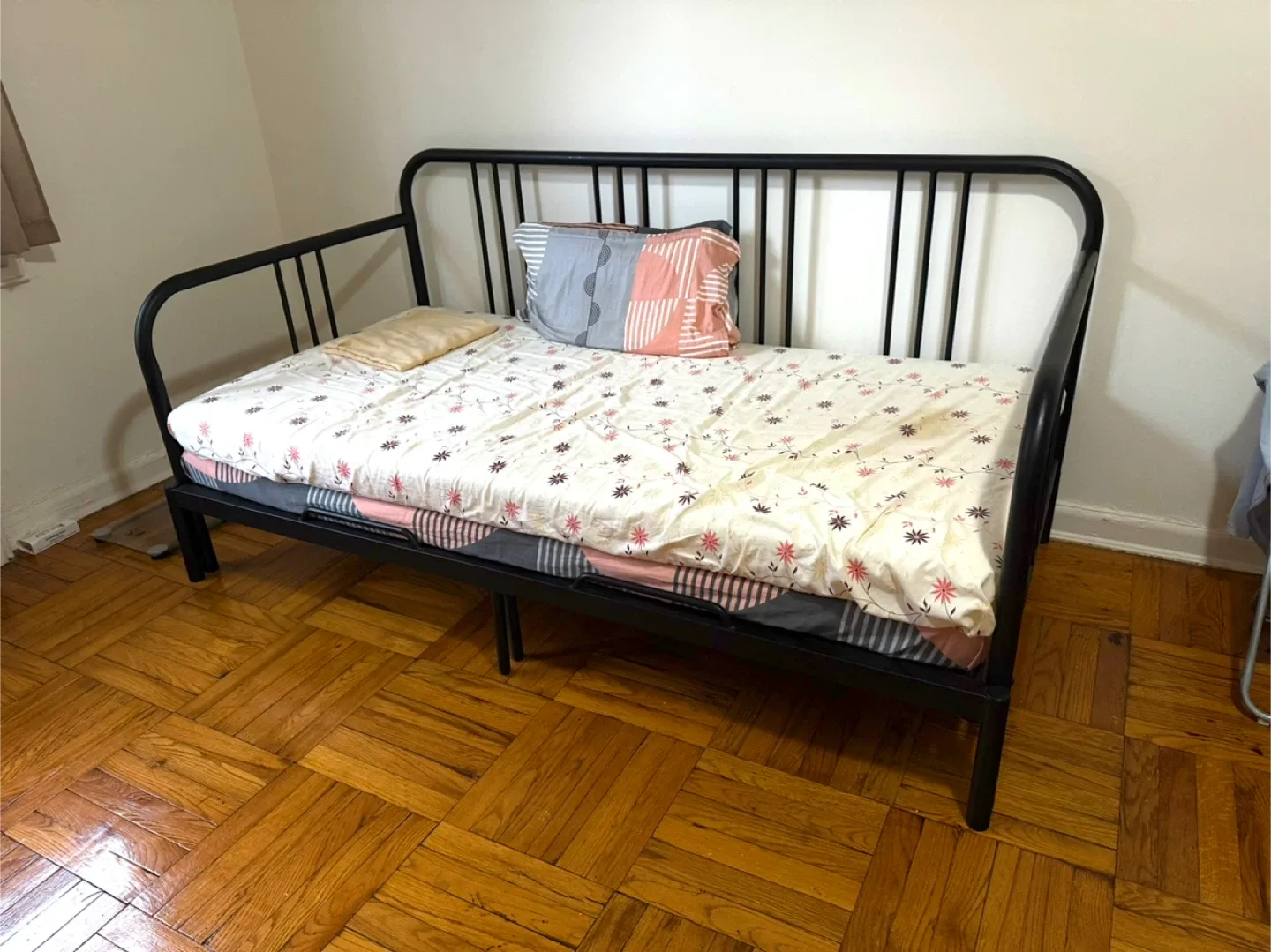 IKEA FYRESDAL Daybed Frame - Black, Twin image indicator(2)