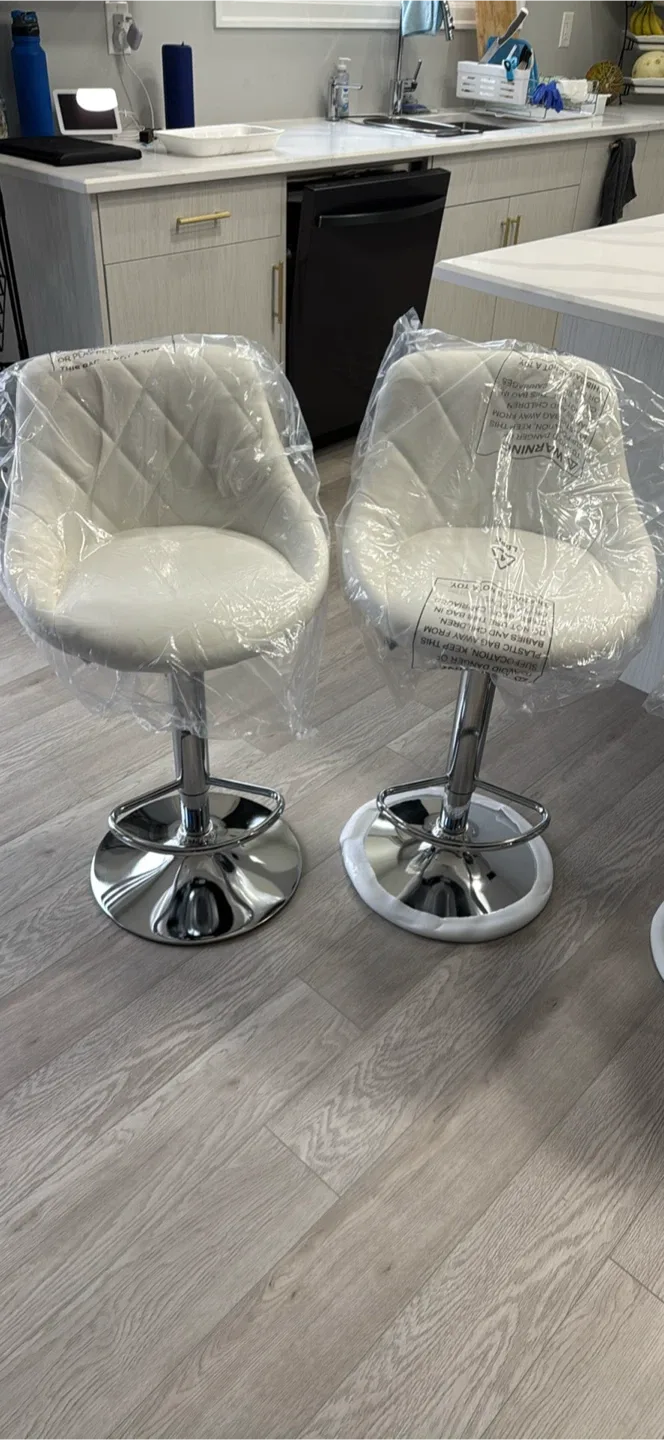 Set of 4 New White Bar Stools image indicator(2)