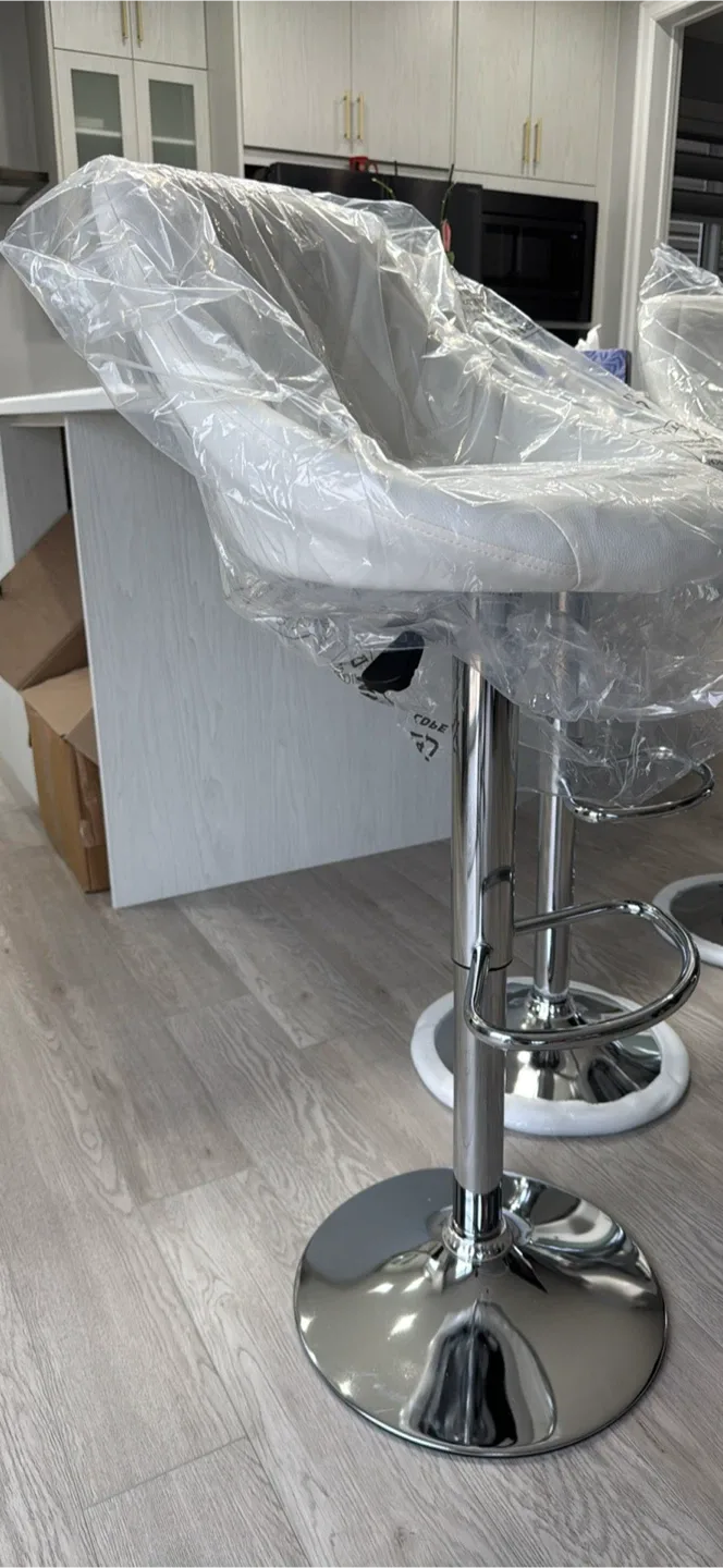 Set of 4 New White Bar Stools image indicator(5)