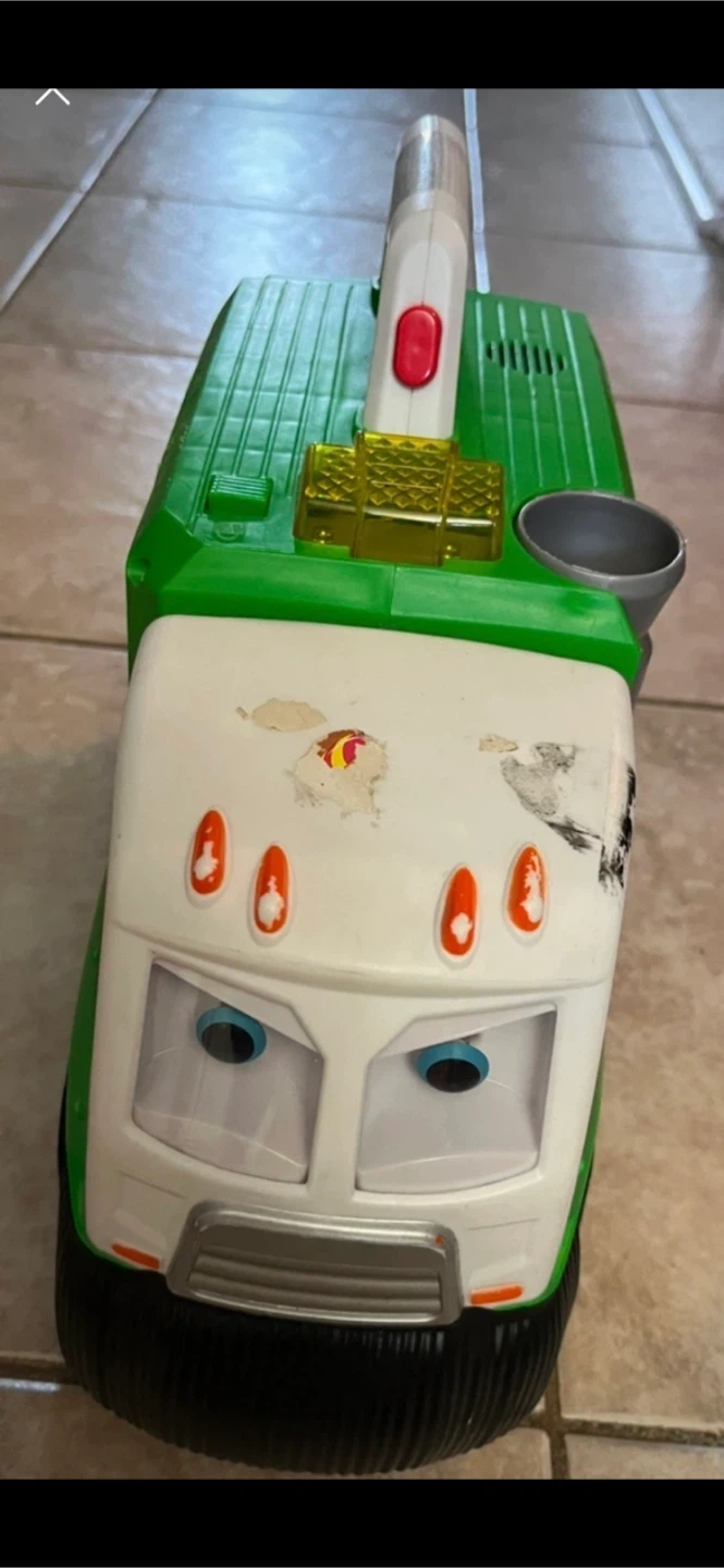 2 trucks toys - photo 4