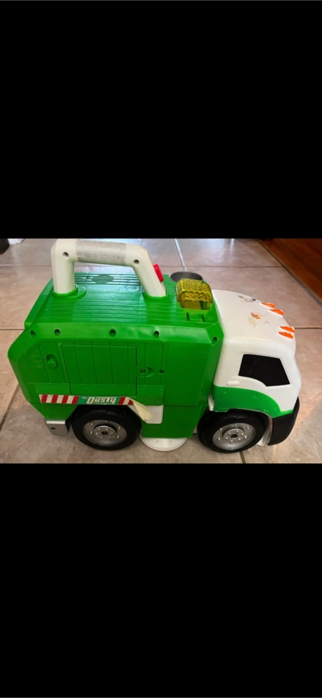 2 trucks toys - photo 5