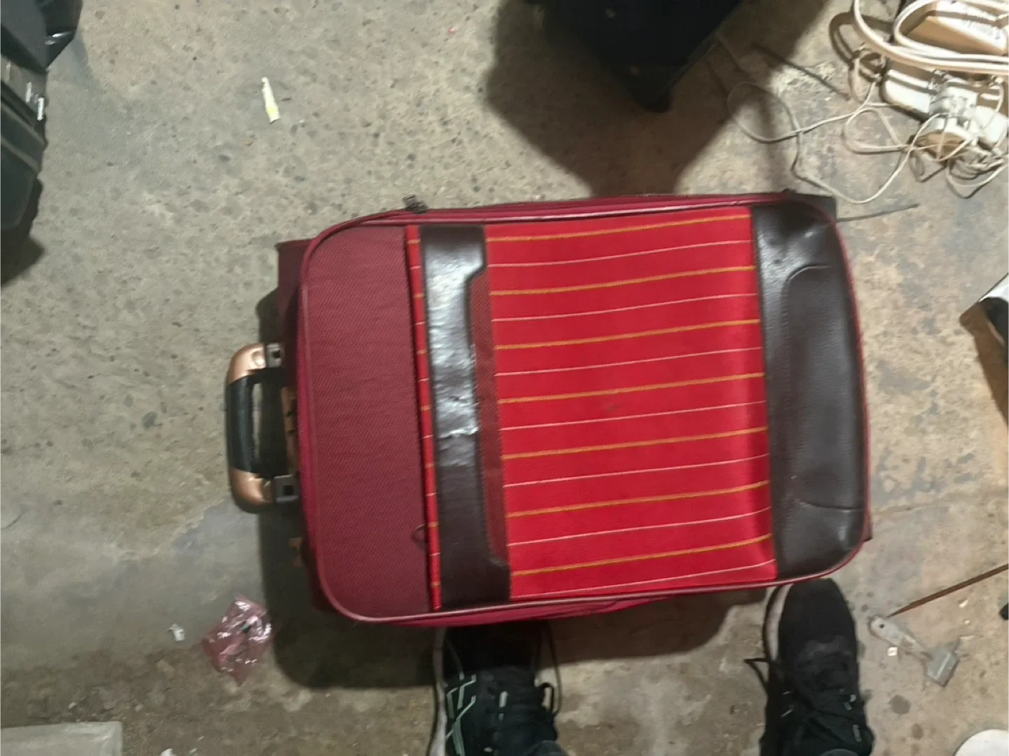 Rolling Suitcase - Burgundy and Blue image indicator(2)