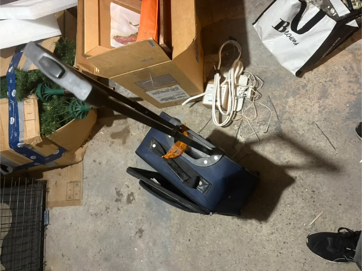 Rolling Suitcase - Burgundy and Blue image indicator(3)