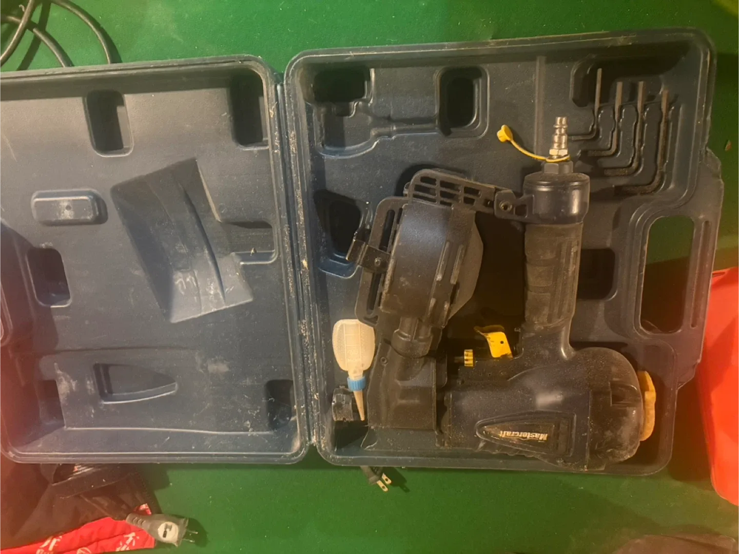 Mastercraft 15D Lightweight Pneumatic Coil Roofing Nailer image indicator(2)