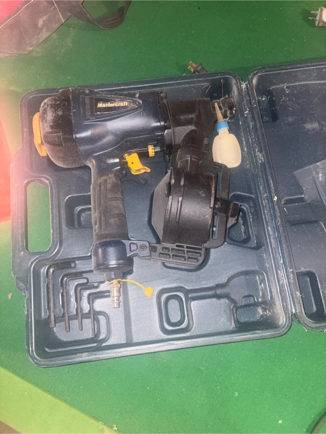 Mastercraft 15D Lightweight Pneumatic Coil Roofing Nailer image indicator(3)