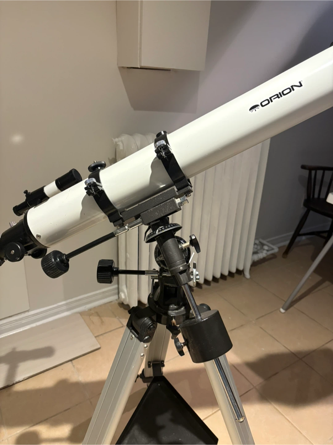 Orion AstroView 90 EQ Refractor Telescope - photo 2