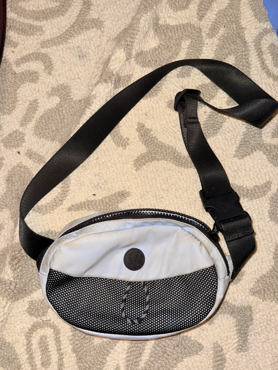 Lululemon Everywhere Belt Bag