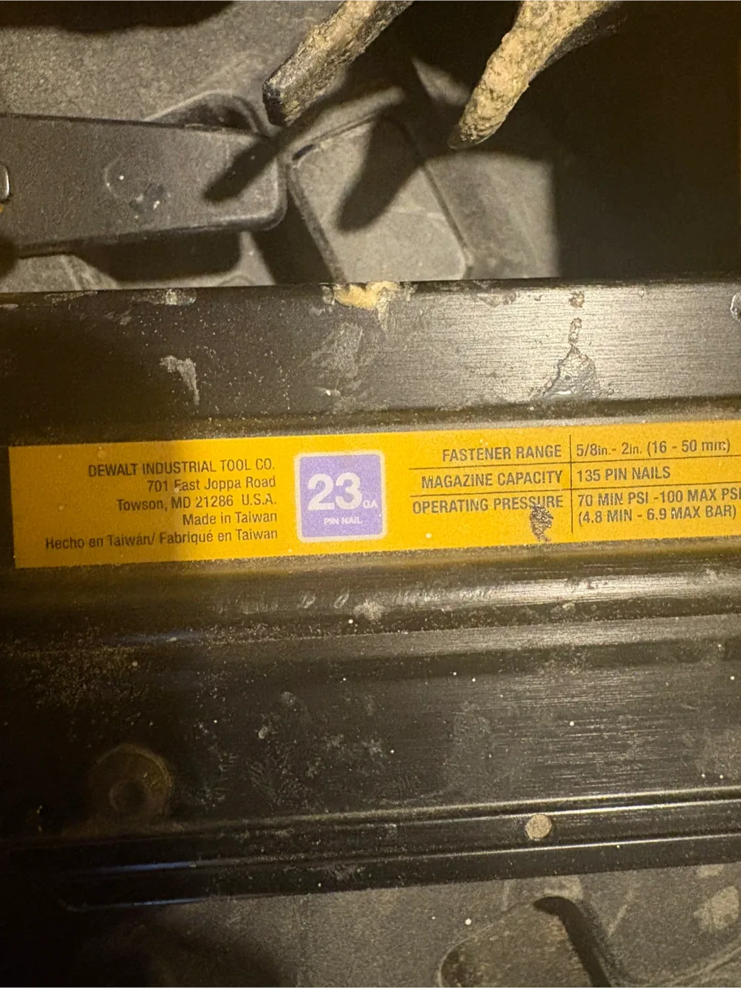 DeWalt DWFP2350K 23GA Pin Nailer Kit image indicator(4)