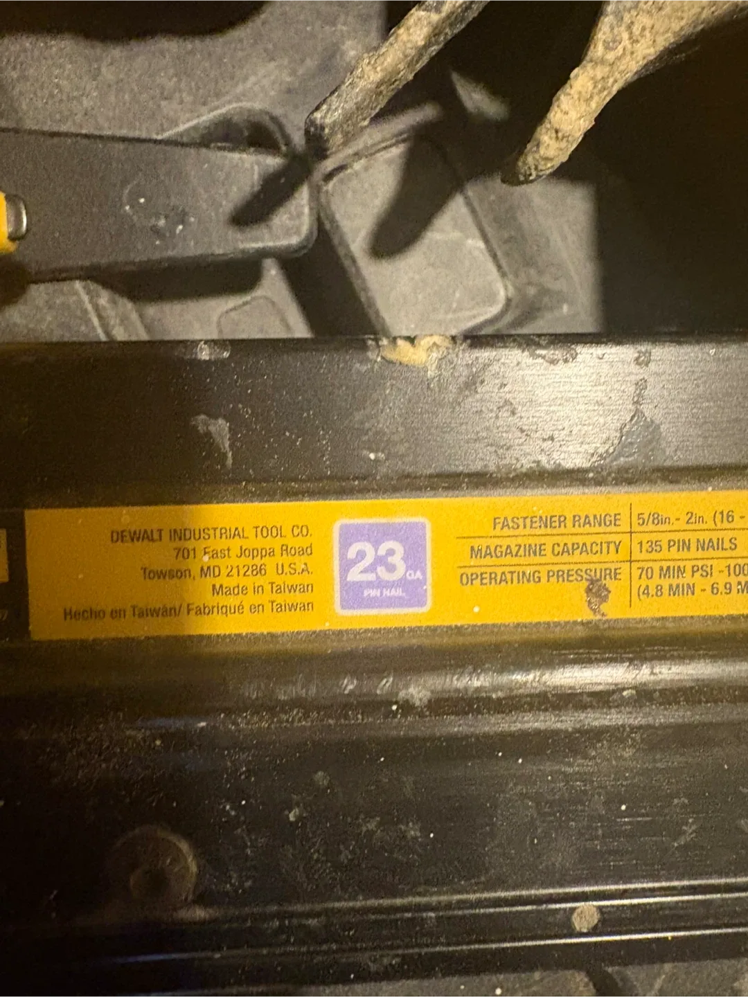 DeWalt DWFP2350K 23GA Pin Nailer Kit image indicator(3)