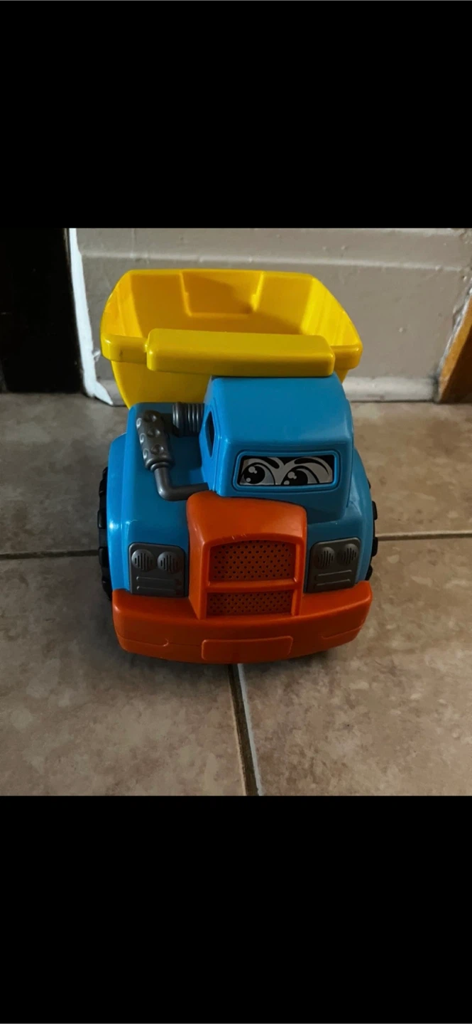 2 trucks toys