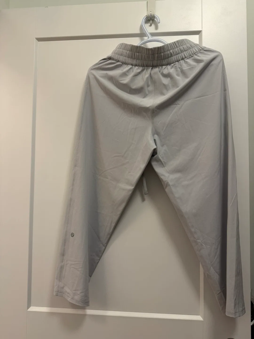 Lululemon Pull-On MR Tapered-Leg Crop 23" - Size 6 image indicator(4)