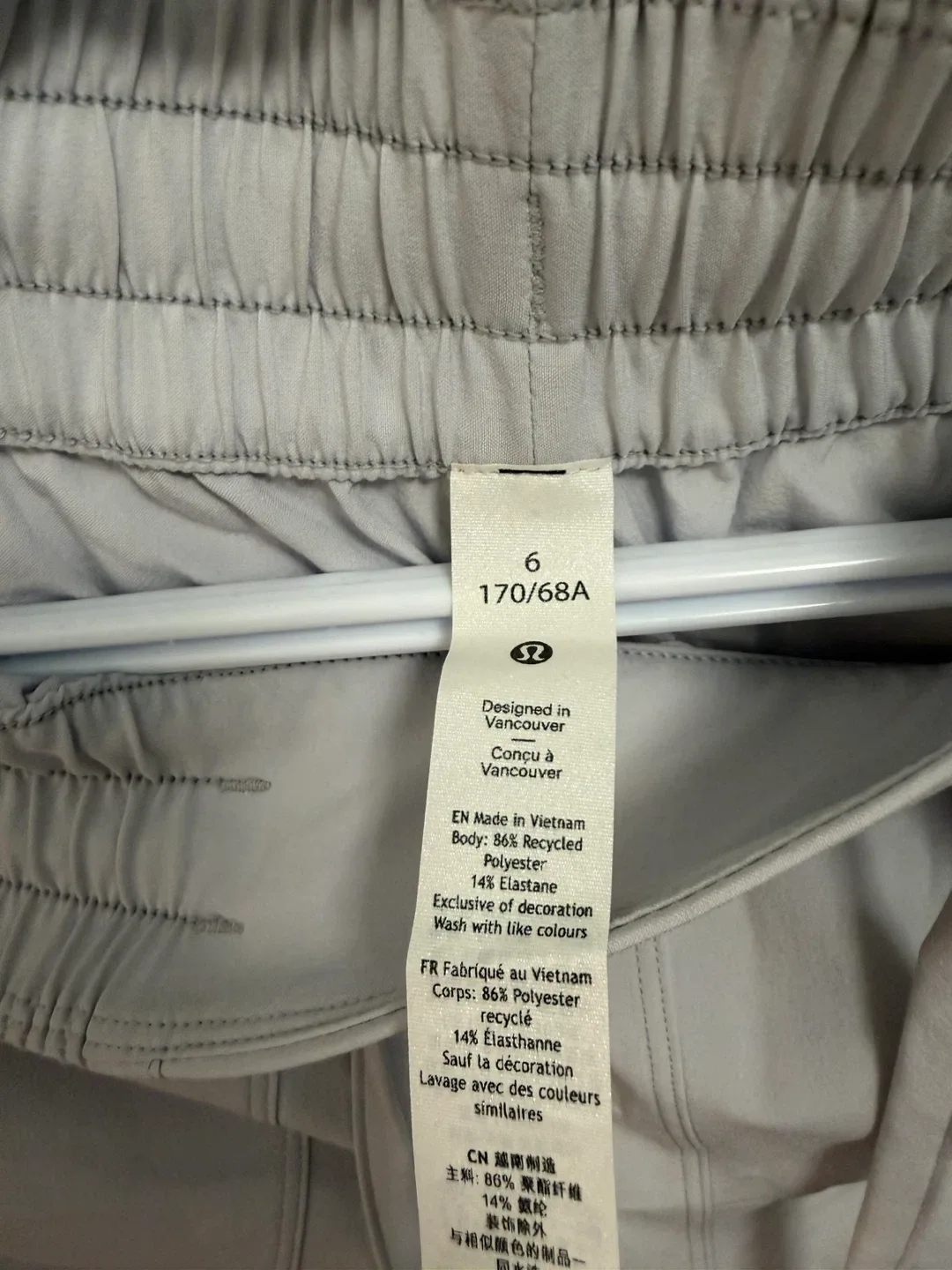 Lululemon Pull-On MR Tapered-Leg Crop 23" - Size 6 thumbnail
