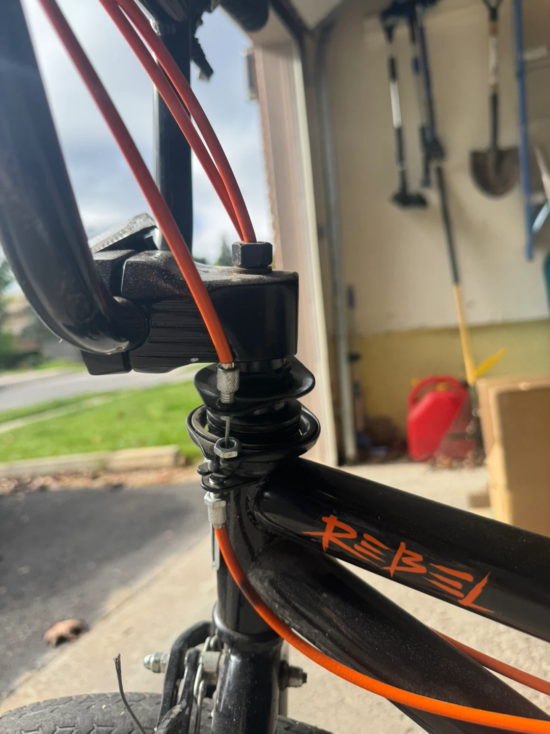 Mongoose 20" B Rebel Bike - Black - photo 3