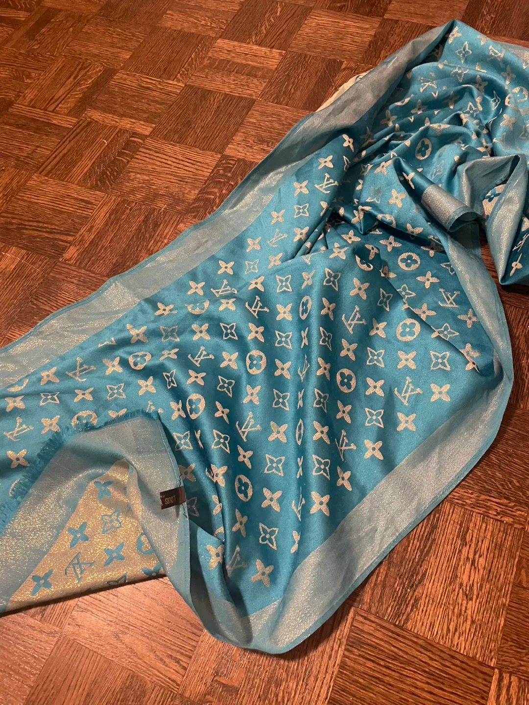 Louis Vuitton Shawl Turquoise image indicator(2)
