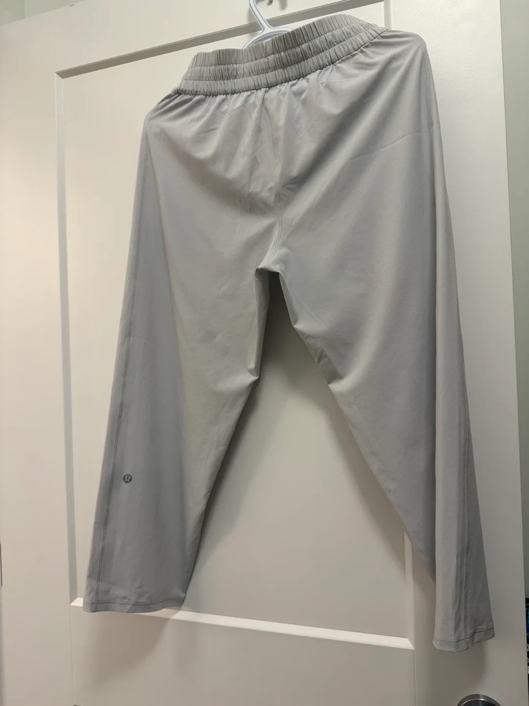 Lululemon Pull-On MR Tapered-Leg Crop 23" - Size 6 image indicator(5)