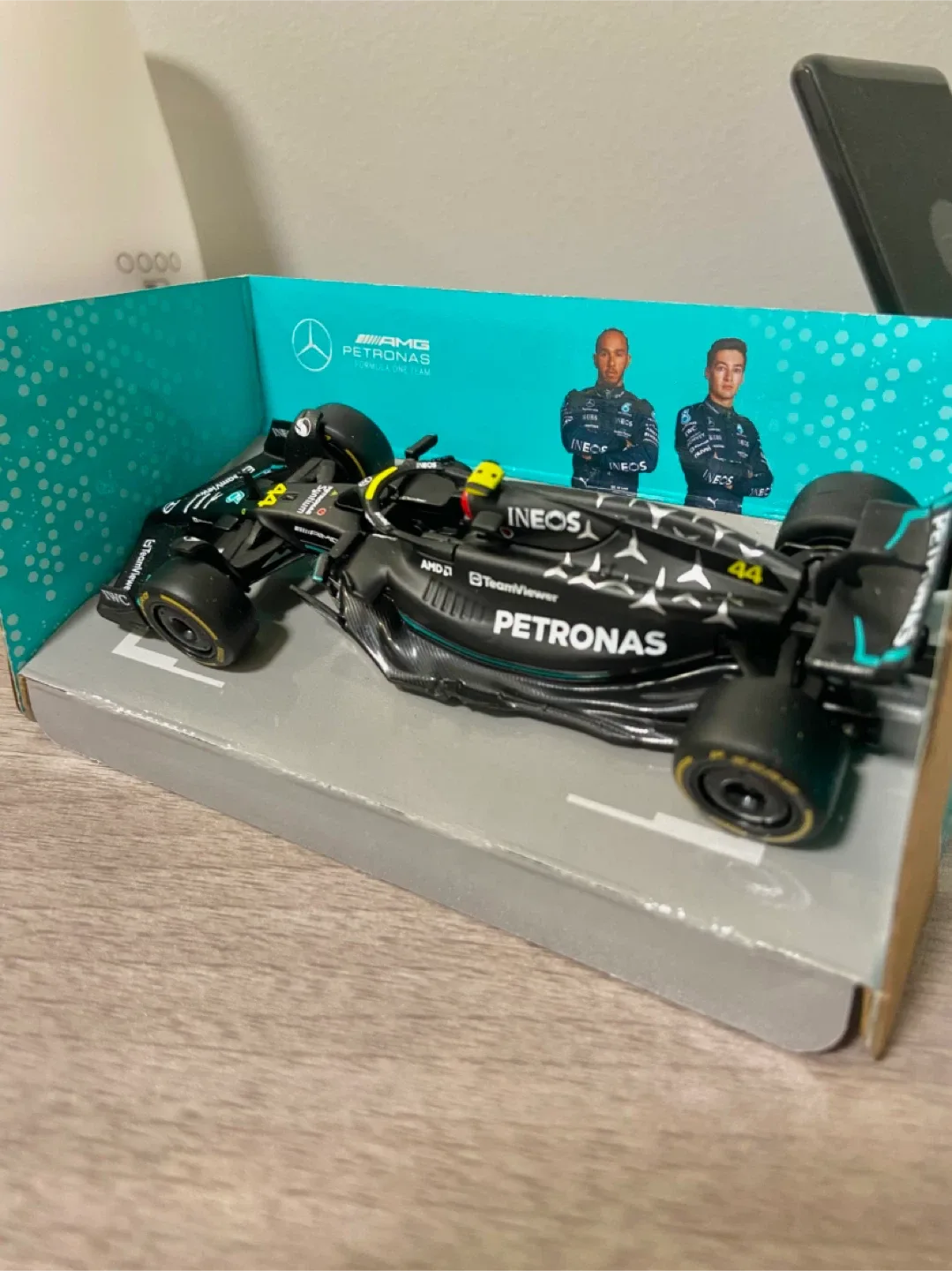 Burago Mercedes-AMG F1 1/43 Model image indicator(2)