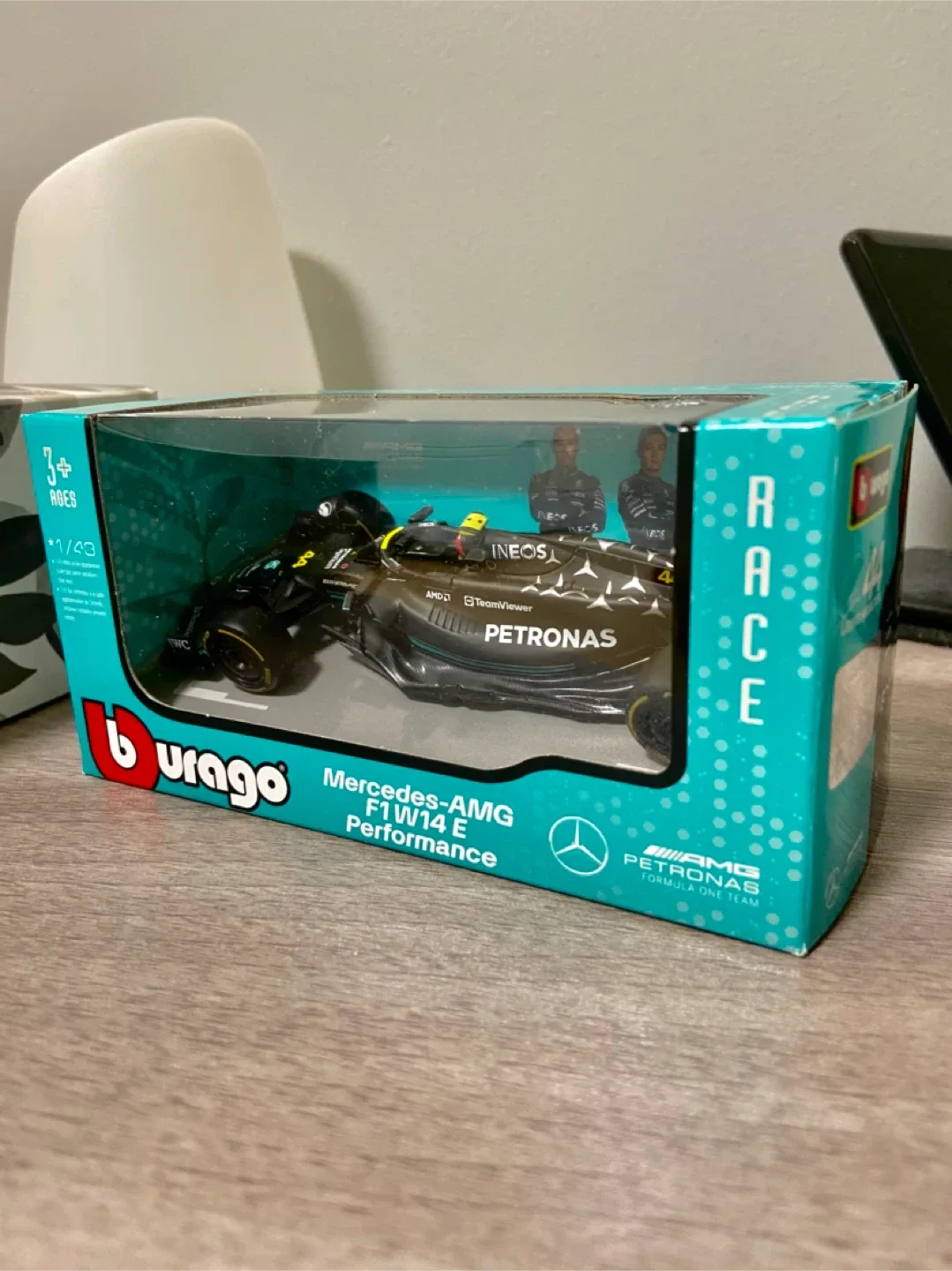 Burago Mercedes-AMG F1 1/43 Model image indicator(6)