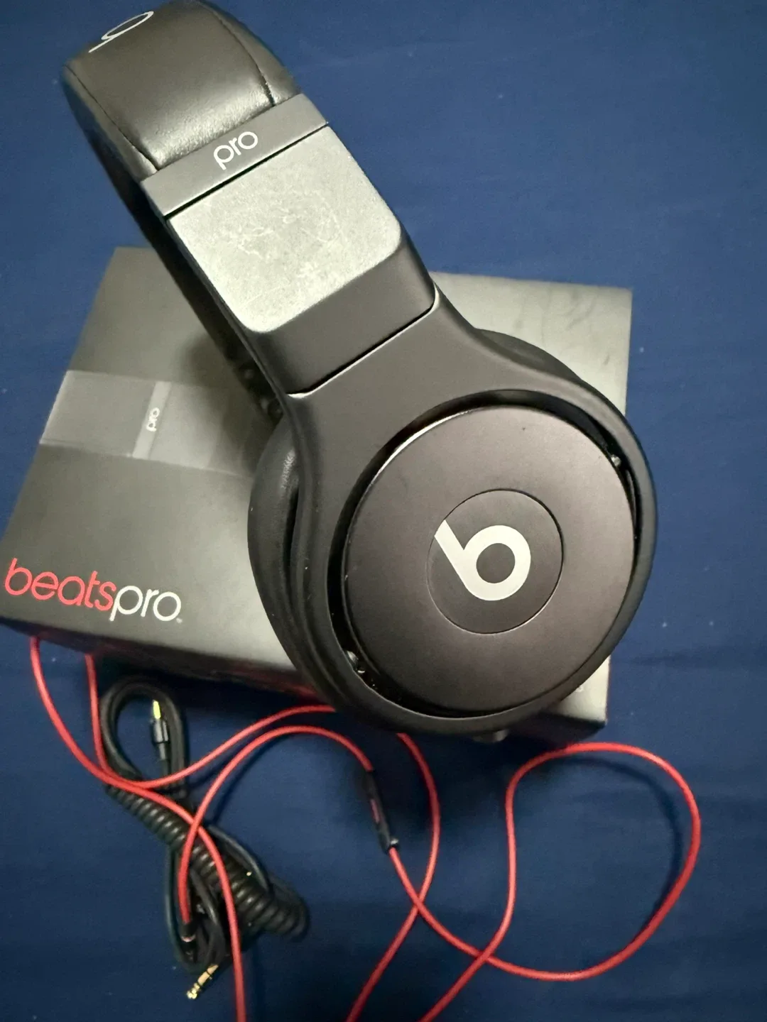 Beats by Dr. Dre Beats Pro Black Headphones image indicator(2)