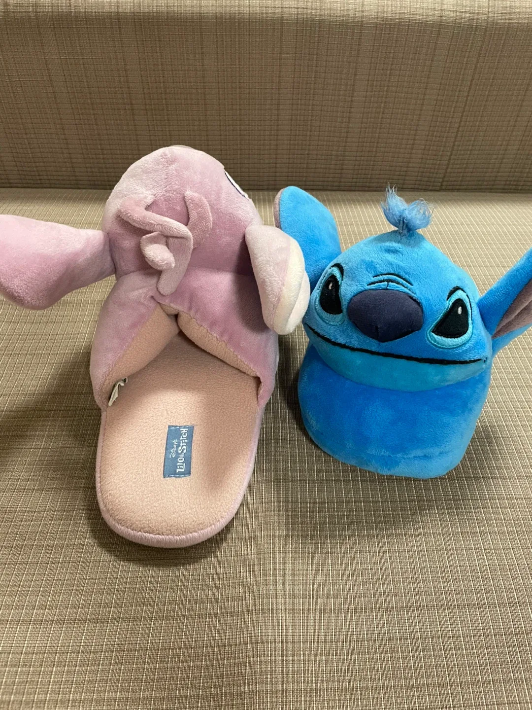 Disney Lilo & Stitch Slippers Size 9/10 image indicator(2)