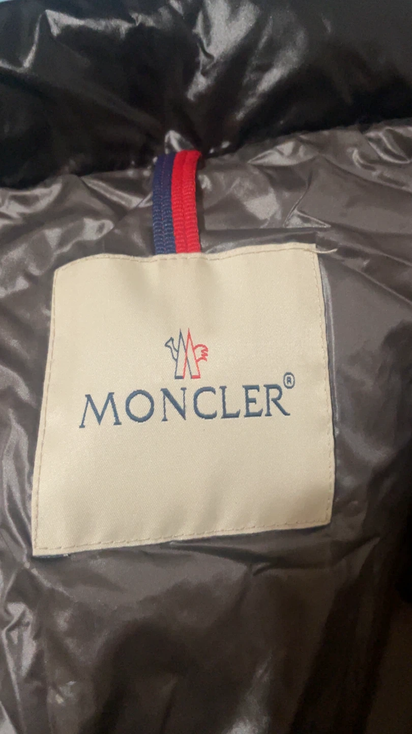 Moncler Black Puffer Jacket - photo 4