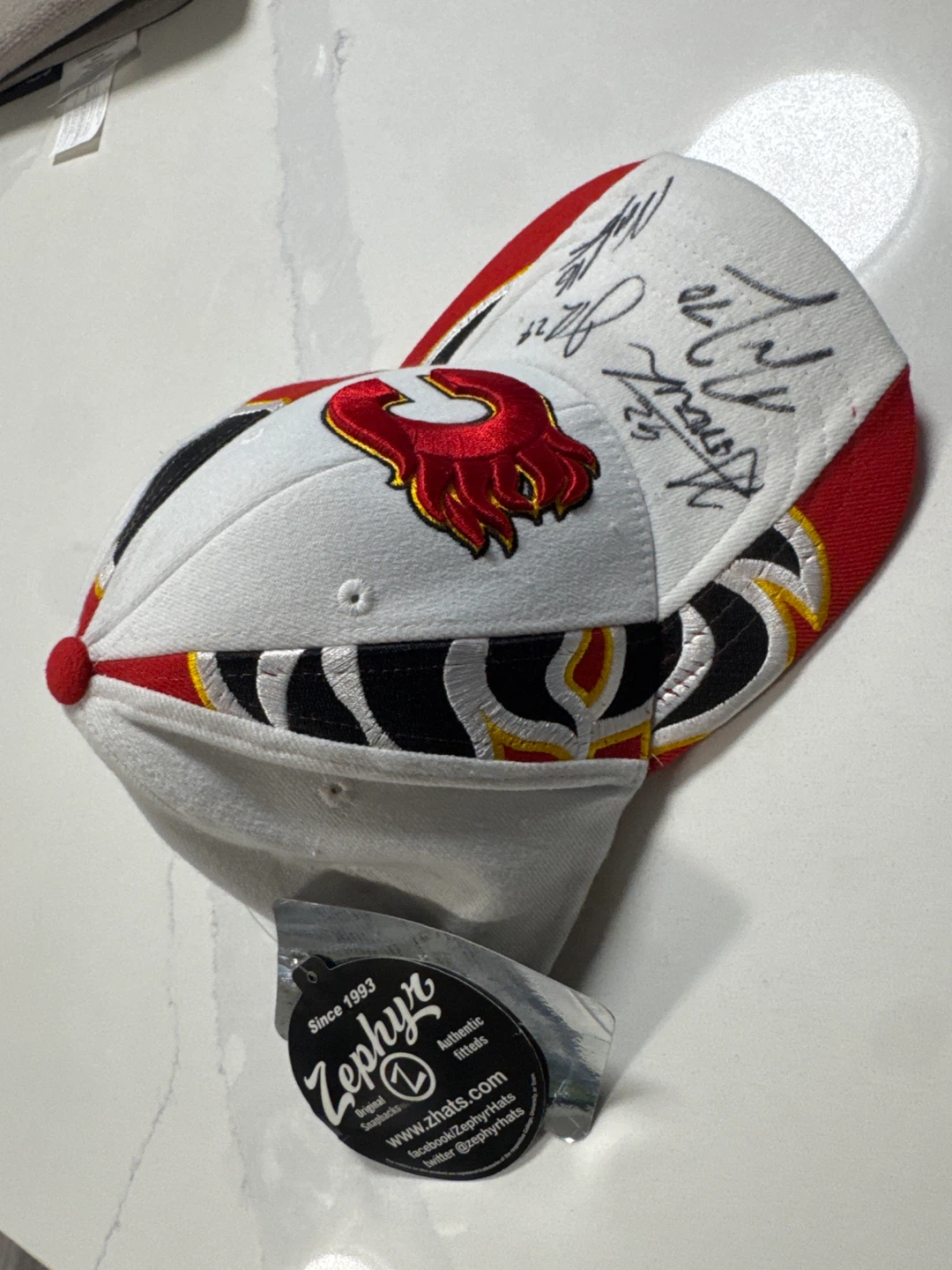 Zephyr Calgary Flames Signed Fitted Hat - photo 2