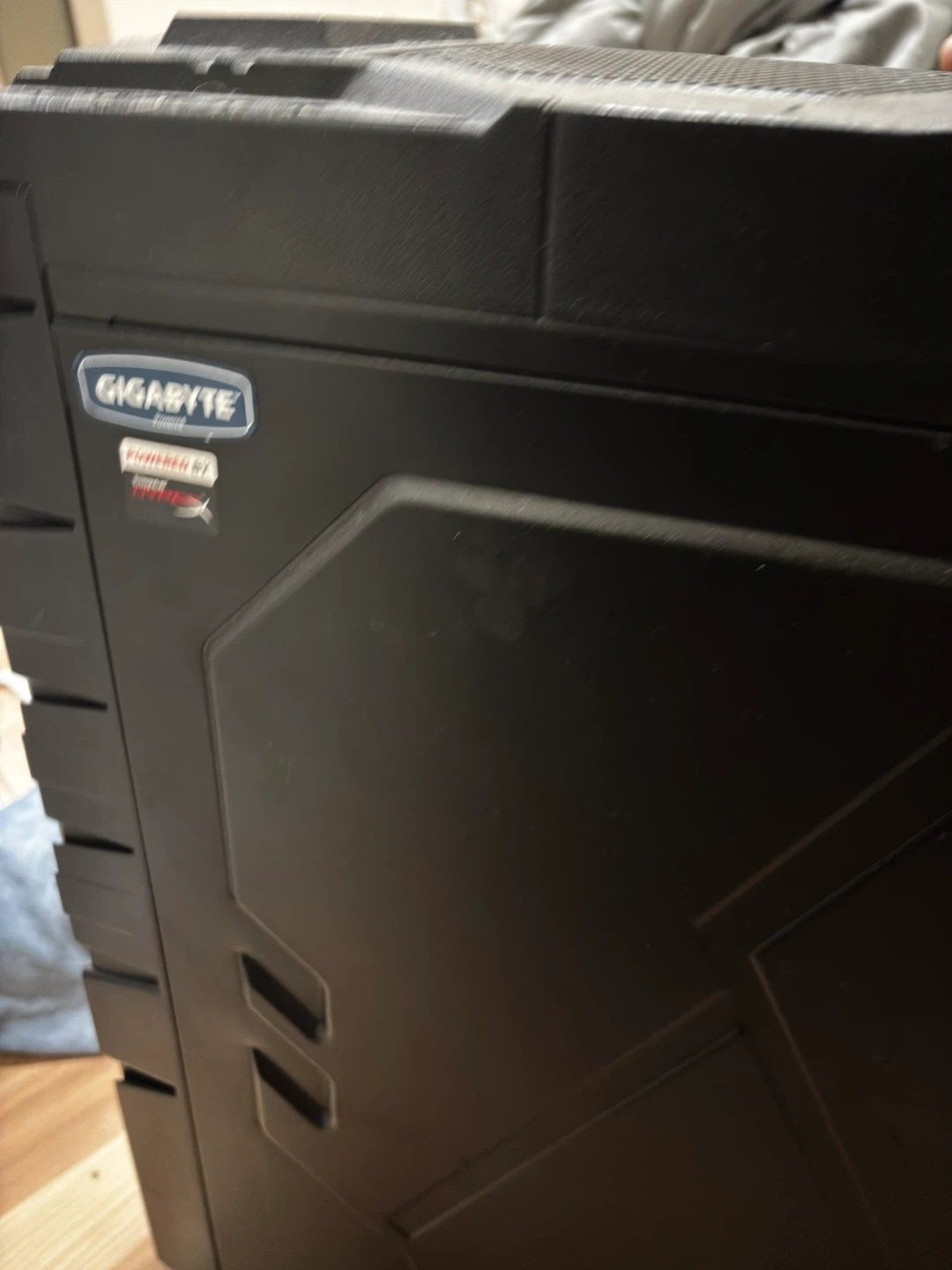 Gigabyte PC Case with HyperX Red RAM - photo 5