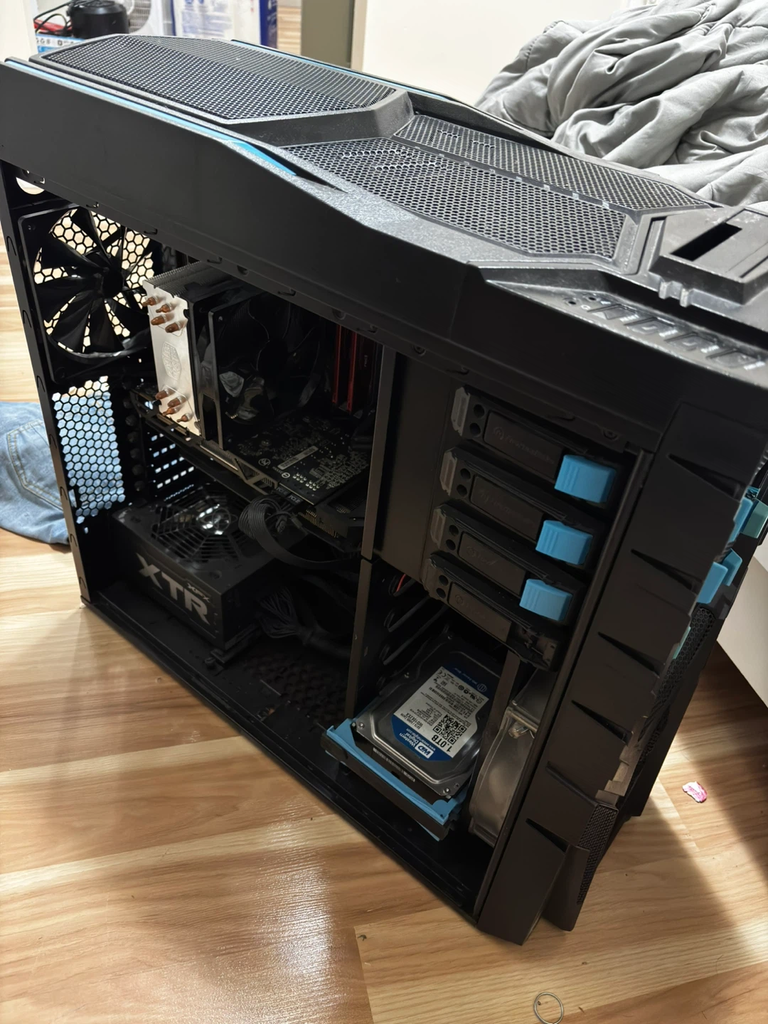 Gigabyte PC Case with HyperX Red RAM - photo 2