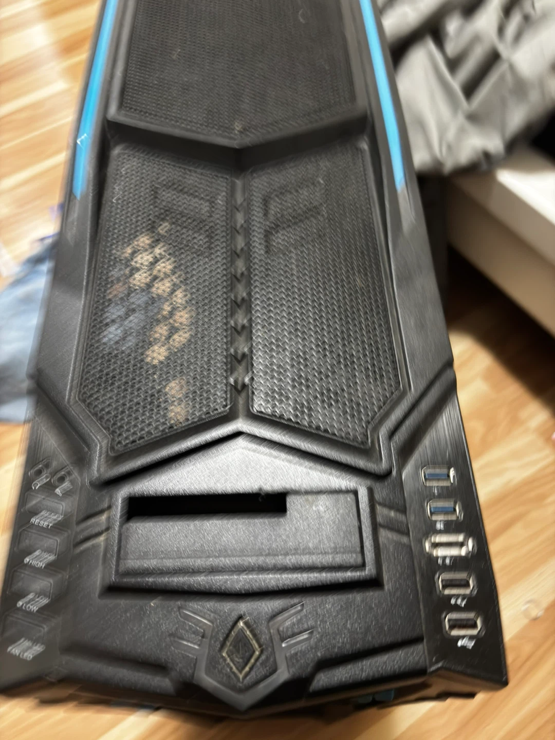 Gigabyte PC Case with HyperX Red RAM - photo 4