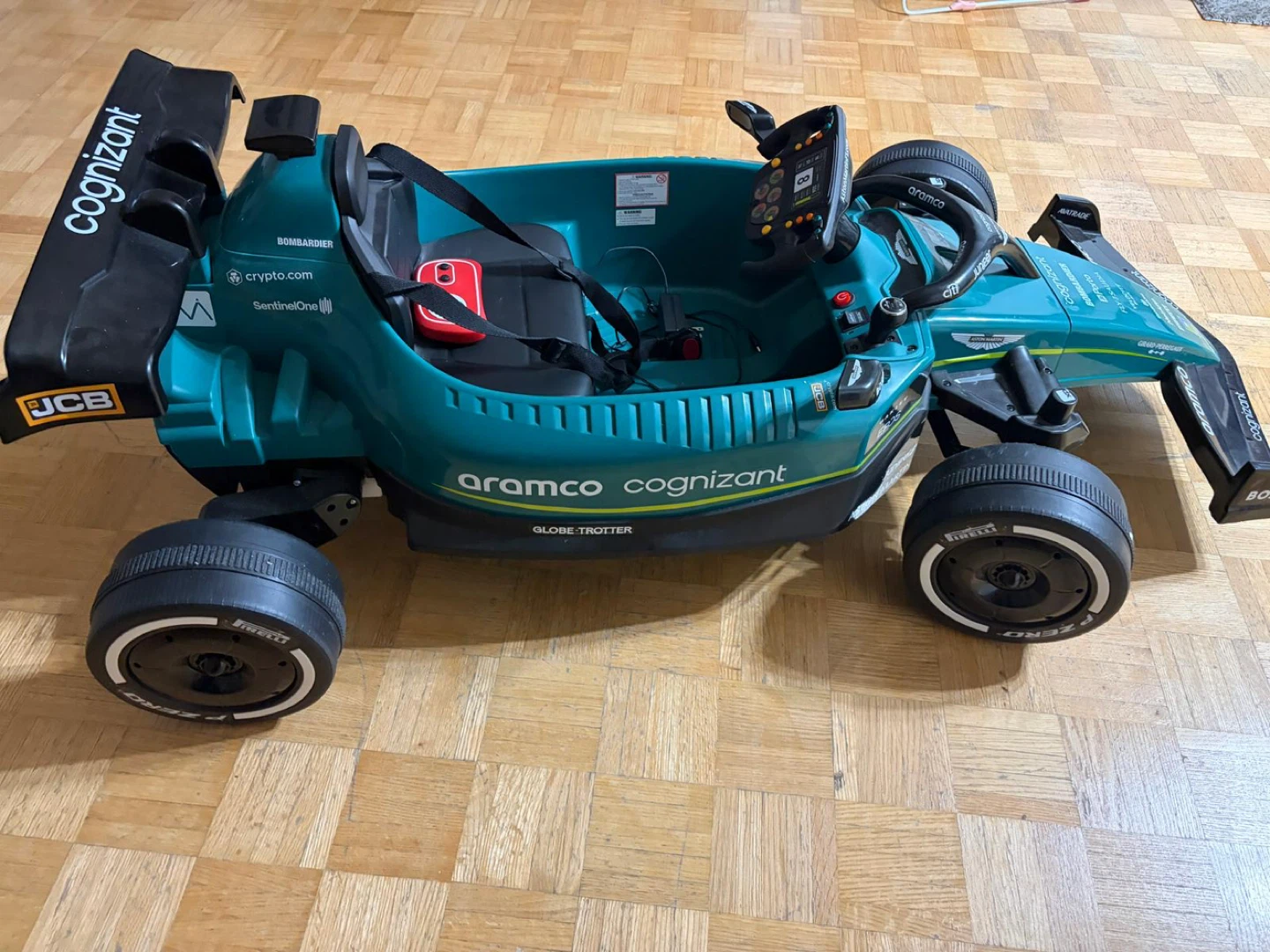 Aston Martin Aramco Cognizant Formula One Ride-On Car - photo 2