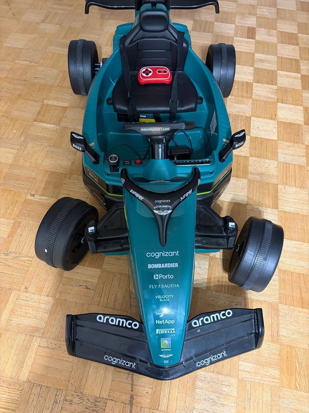Aston Martin Aramco Cognizant Formula One Ride-On Car - photo 4
