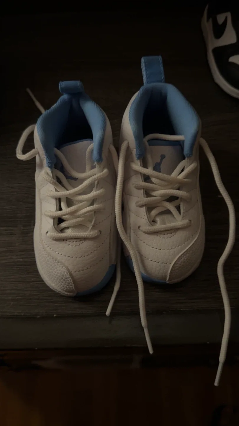 Baby Jordan 12 Crib Shoes - Size 5.5 image indicator(2)