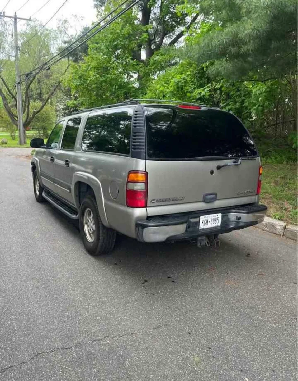Chevrolet Suburban SUV image indicator(2)