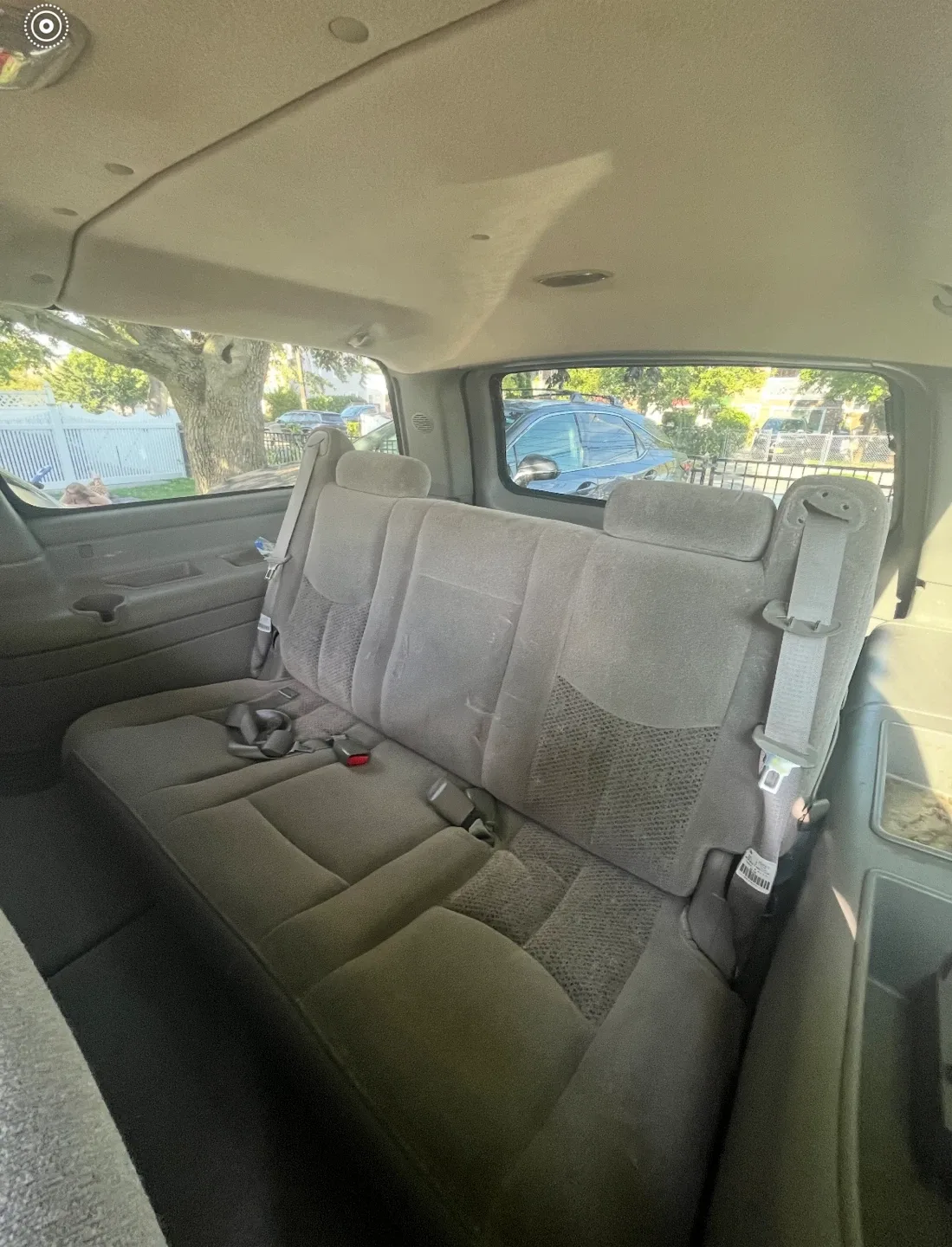 Chevrolet Suburban SUV image indicator(5)