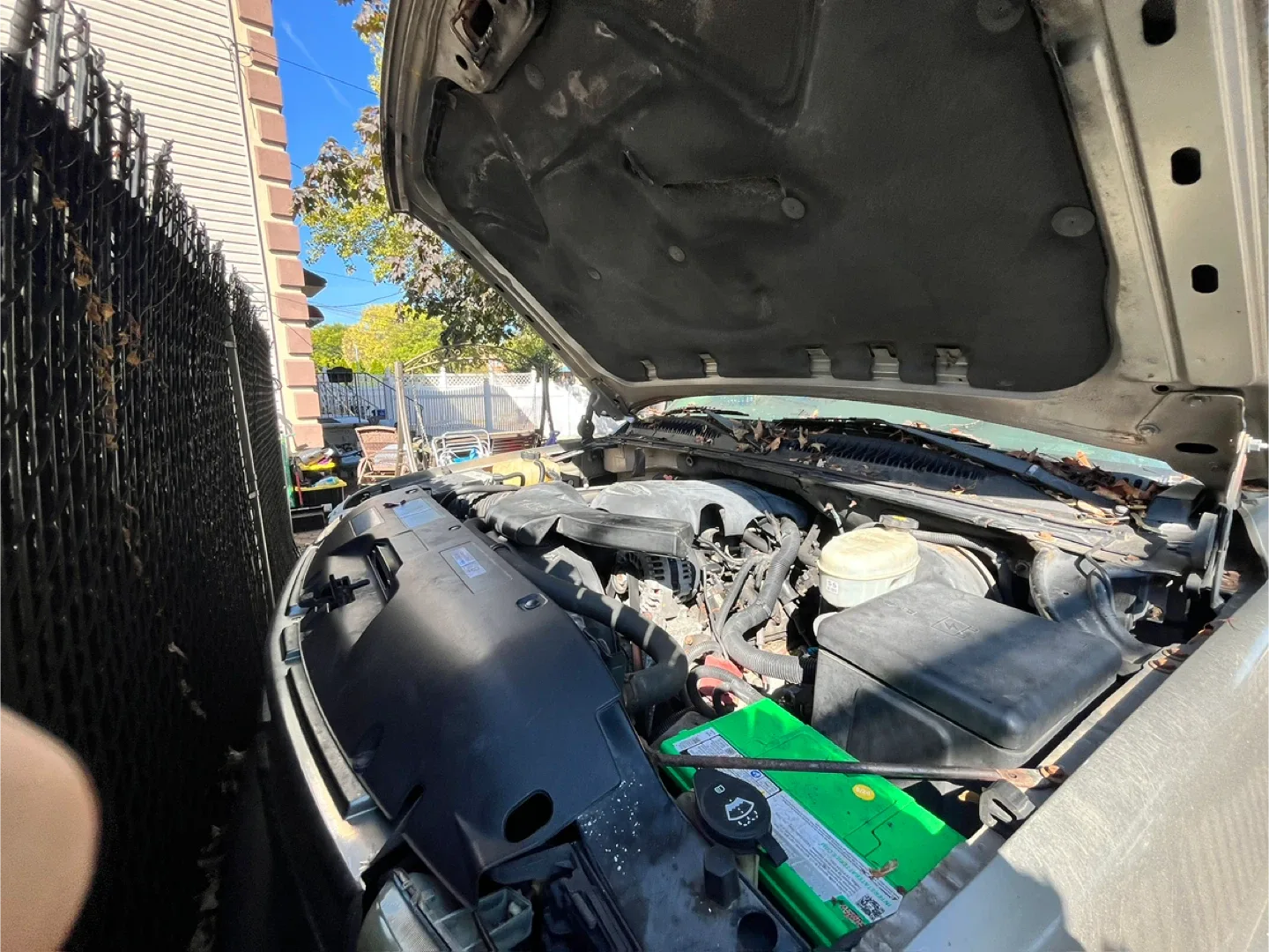 Chevrolet Suburban SUV image indicator(10)