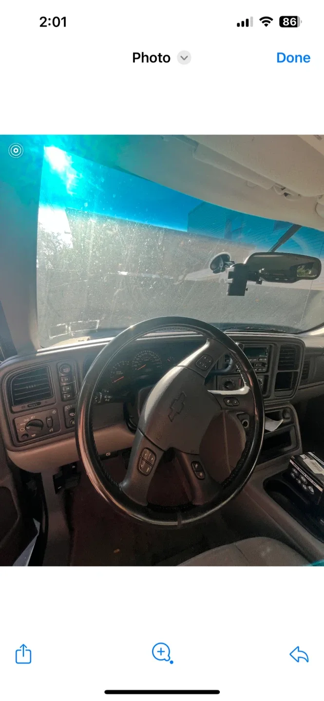 Chevrolet Suburban SUV image indicator(7)