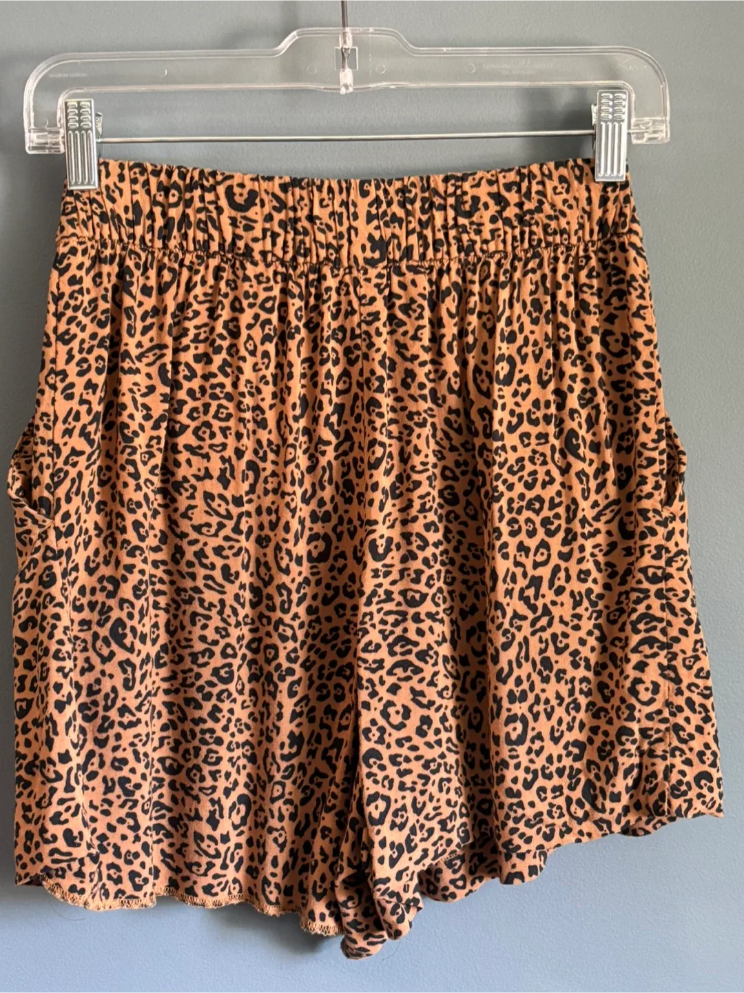 H&M Leopard Print Shorts - Size US 4 image indicator(6)