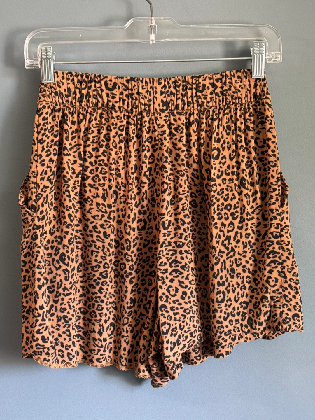H&M Leopard Print Shorts - Size US 4 image indicator(7)