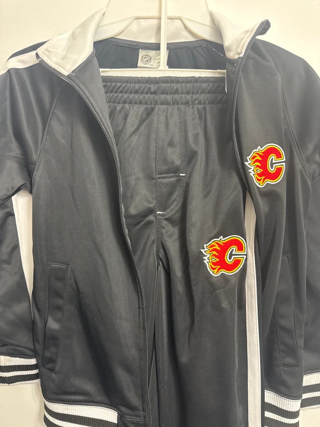 Mighty Mac Calgary Flames Tracksuit - Size 5 image indicator(4)