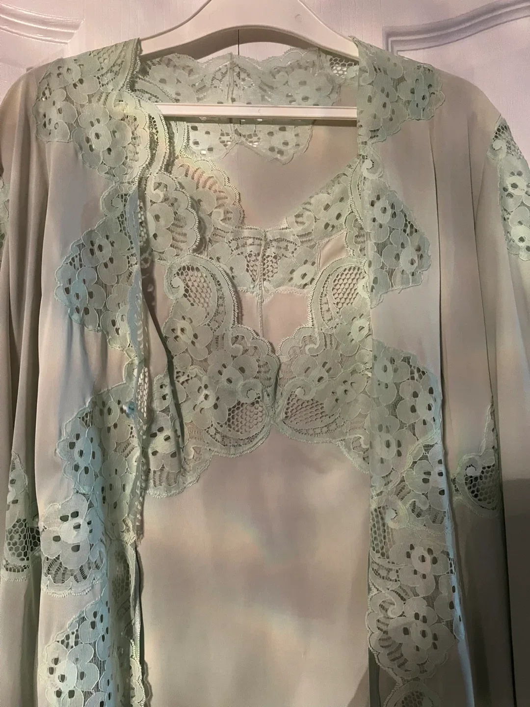 Vintage Lace Lingerie Set - Robe & Nightgown image indicator(3)