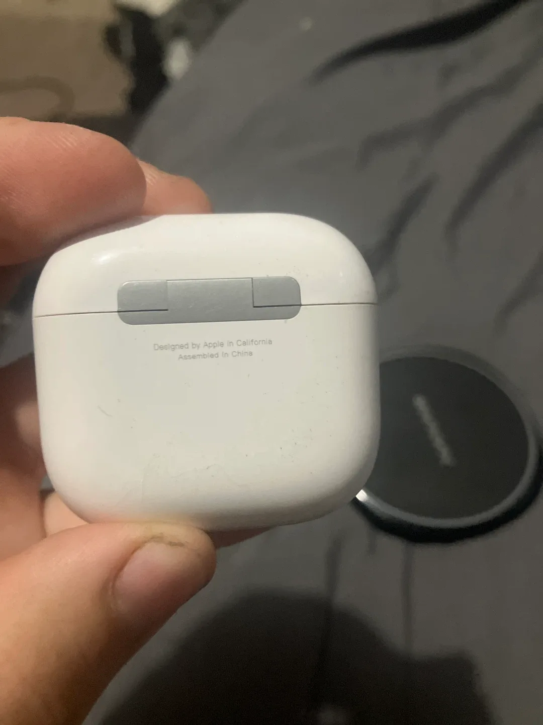 AirPods 4th gen with active noise cancelling image indicator(3)